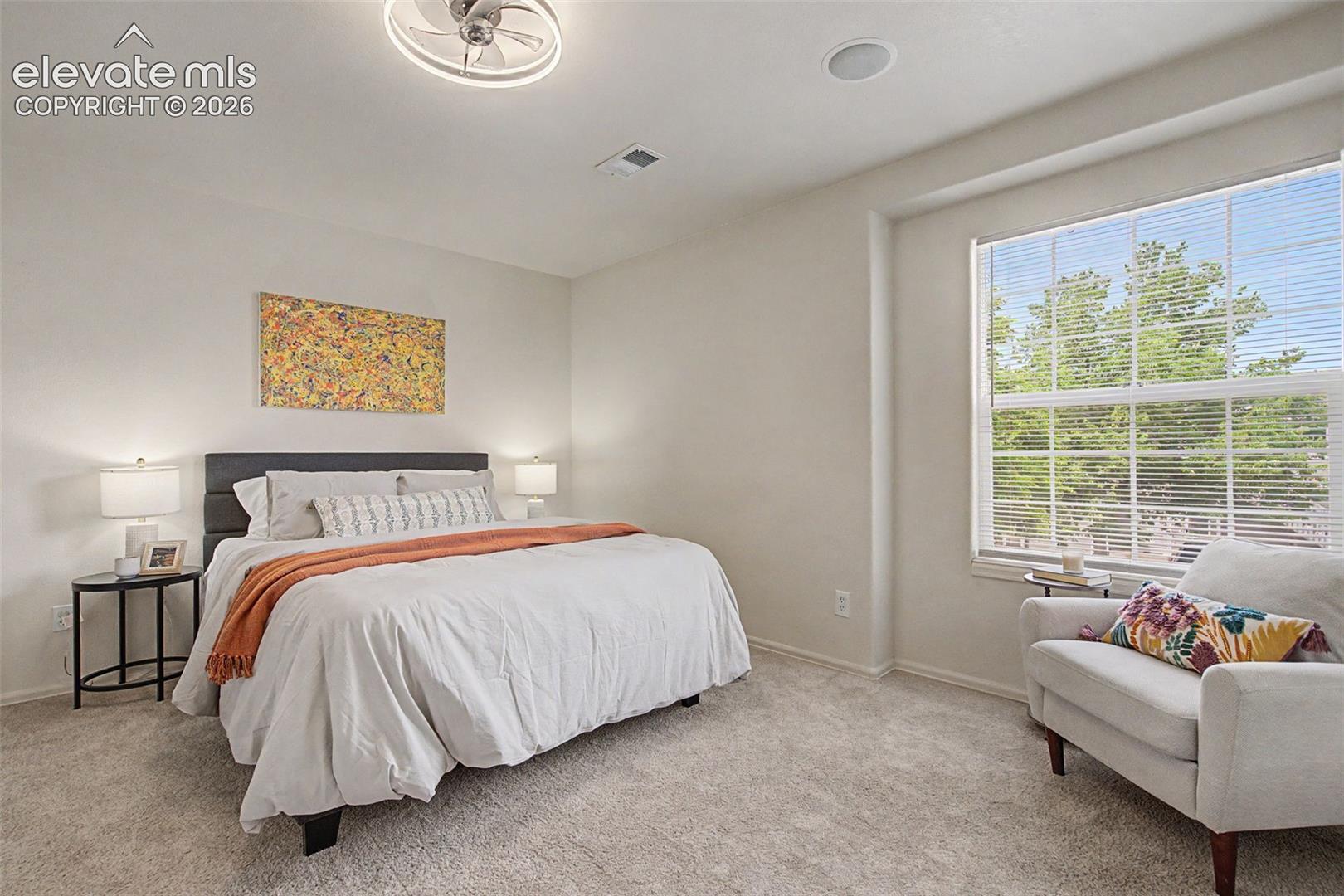 4975 Universal Heights