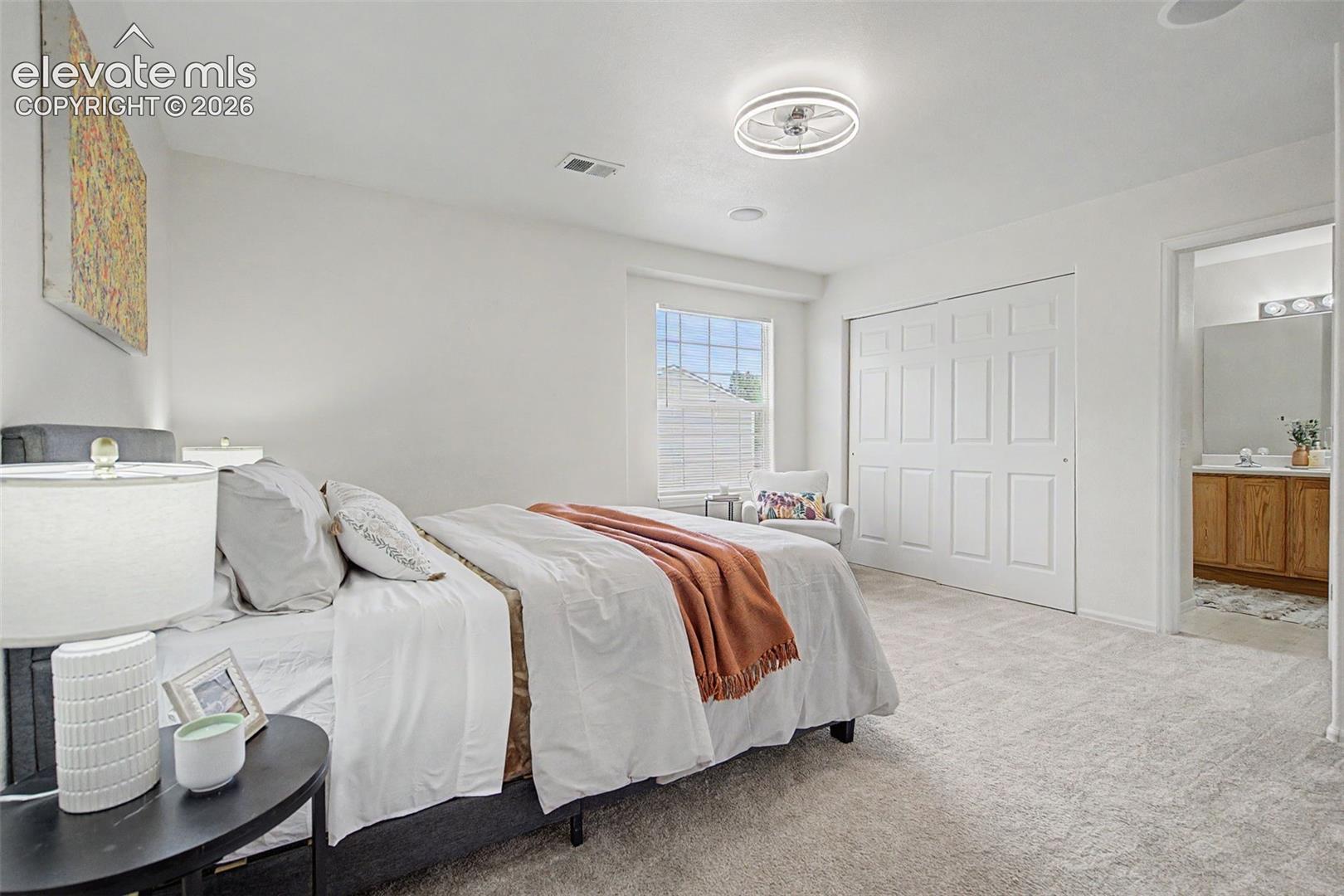 4975 Universal Heights