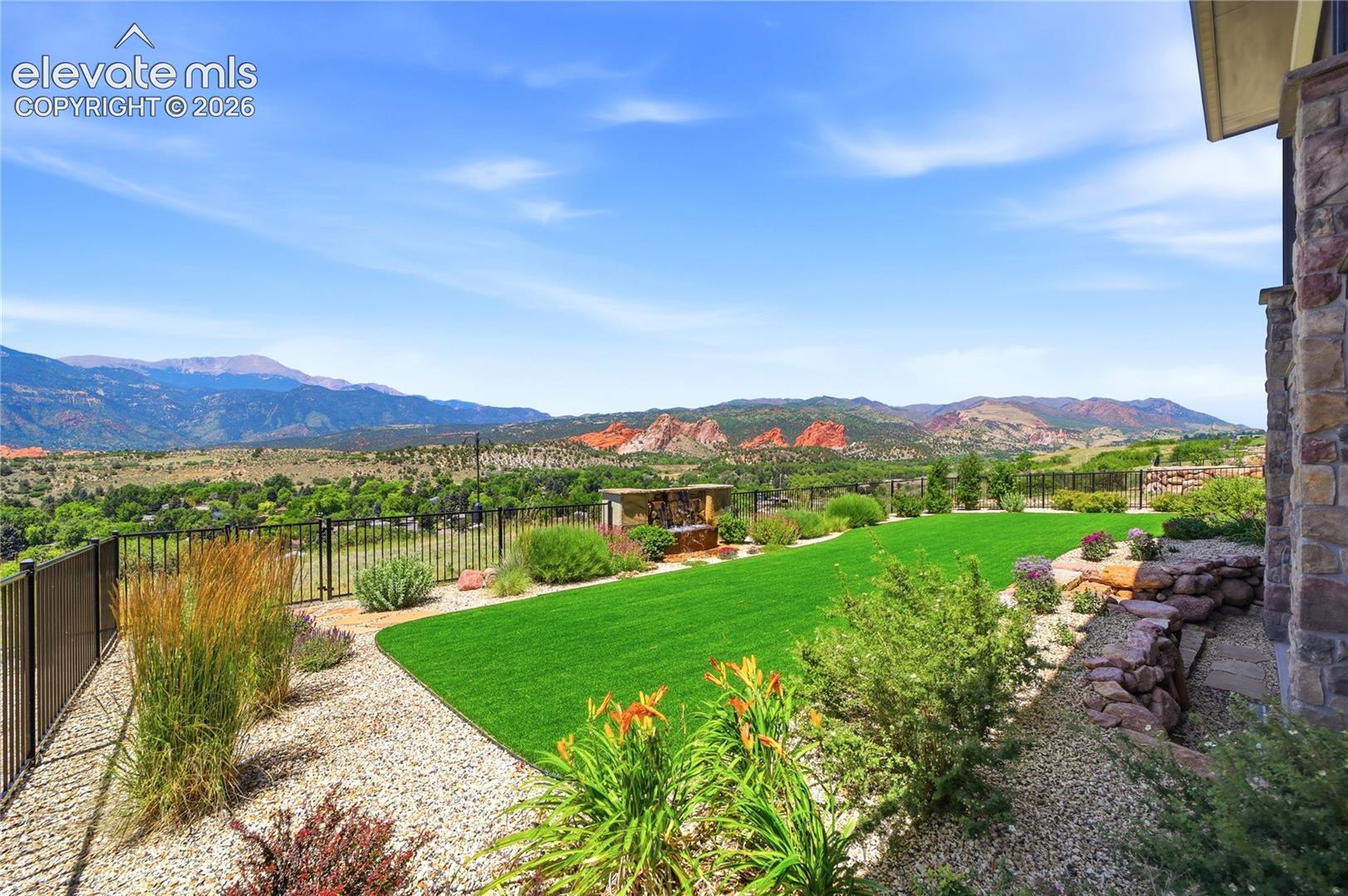 2716 Cathedral Rock View