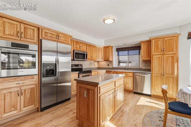 1079 Beacon Hill Way