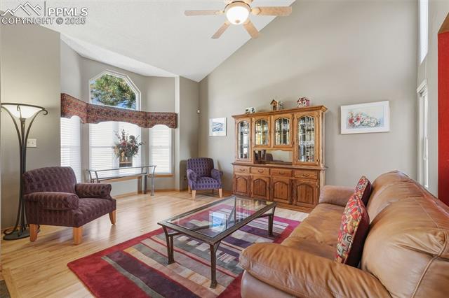 1079 Beacon Hill Way