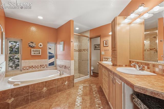 1079 Beacon Hill Way