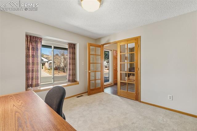 1079 Beacon Hill Way