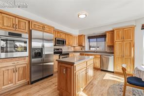 1079 Beacon Hill Way