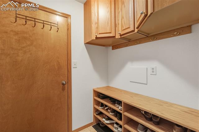 1079 Beacon Hill Way