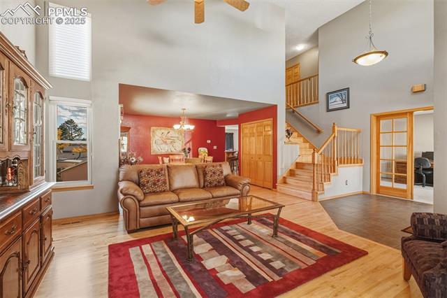 1079 Beacon Hill Way