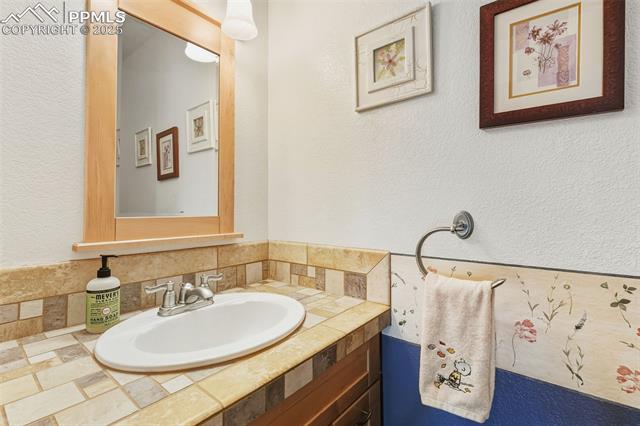 1079 Beacon Hill Way