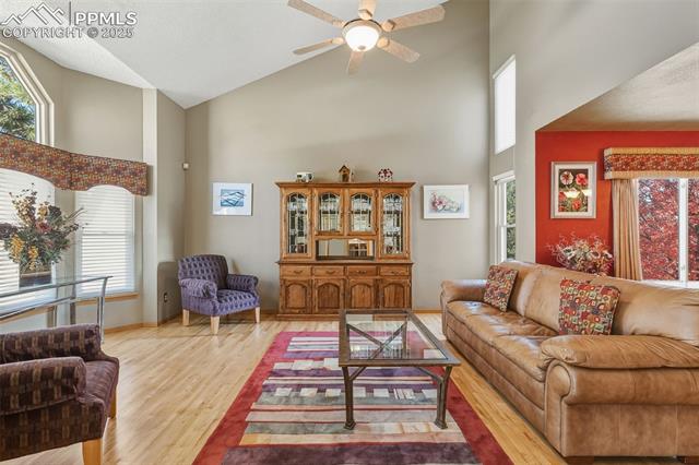 1079 Beacon Hill Way