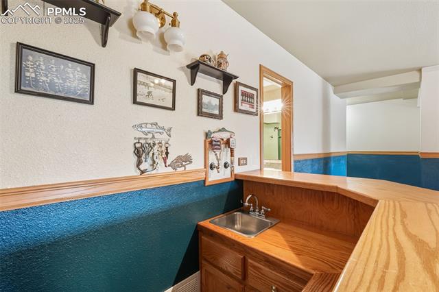 1079 Beacon Hill Way