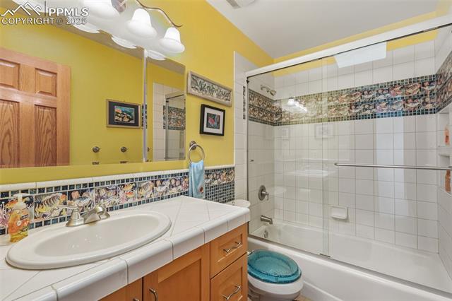 1079 Beacon Hill Way