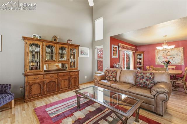 1079 Beacon Hill Way