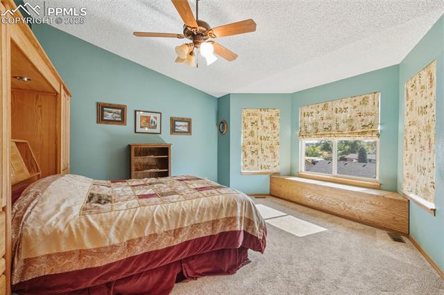 1079 Beacon Hill Way