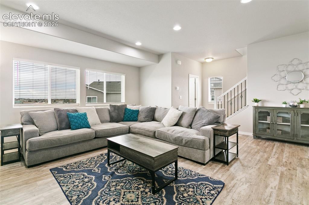 7427 Gorgeted Quail Grove