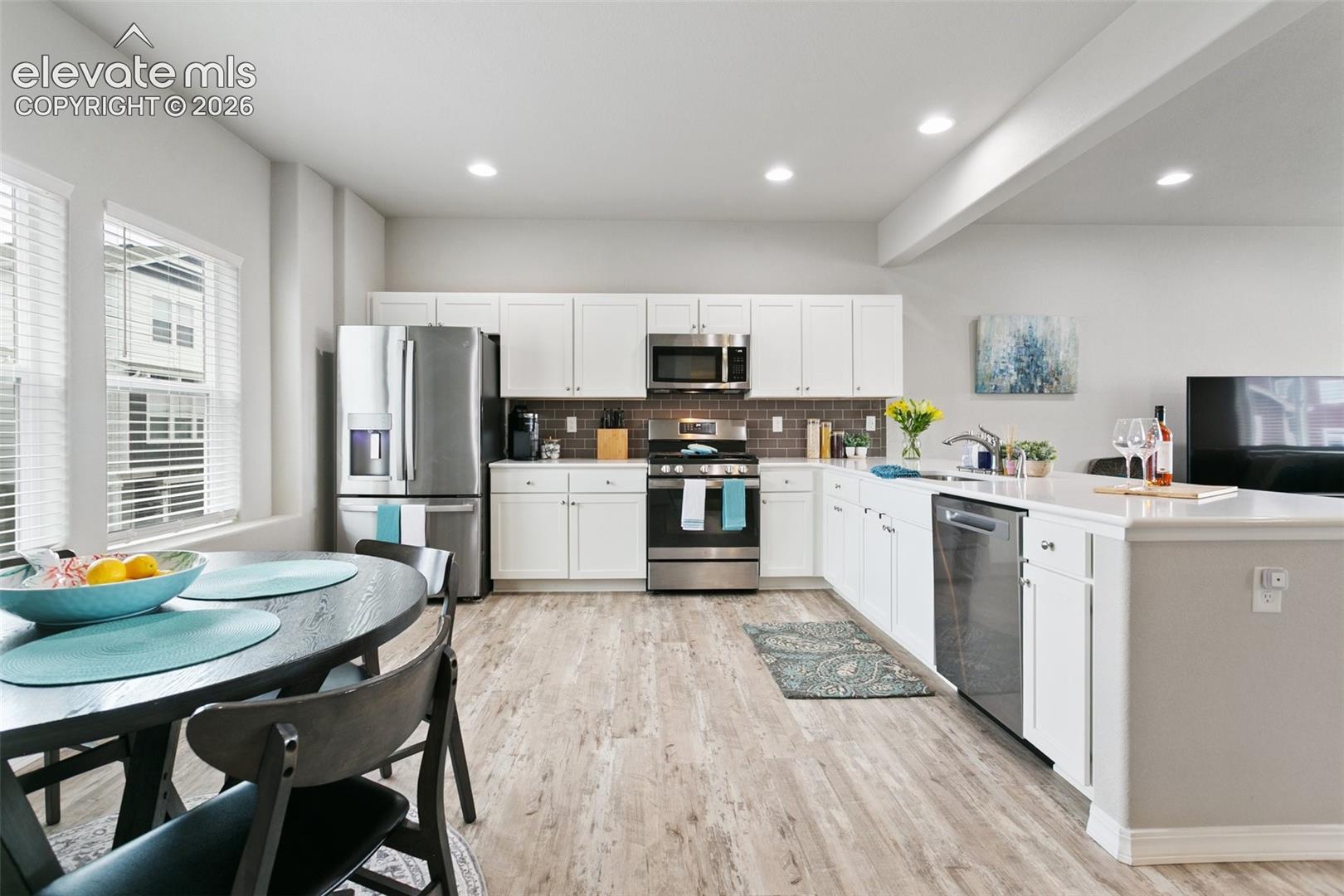 7427 Gorgeted Quail Grove