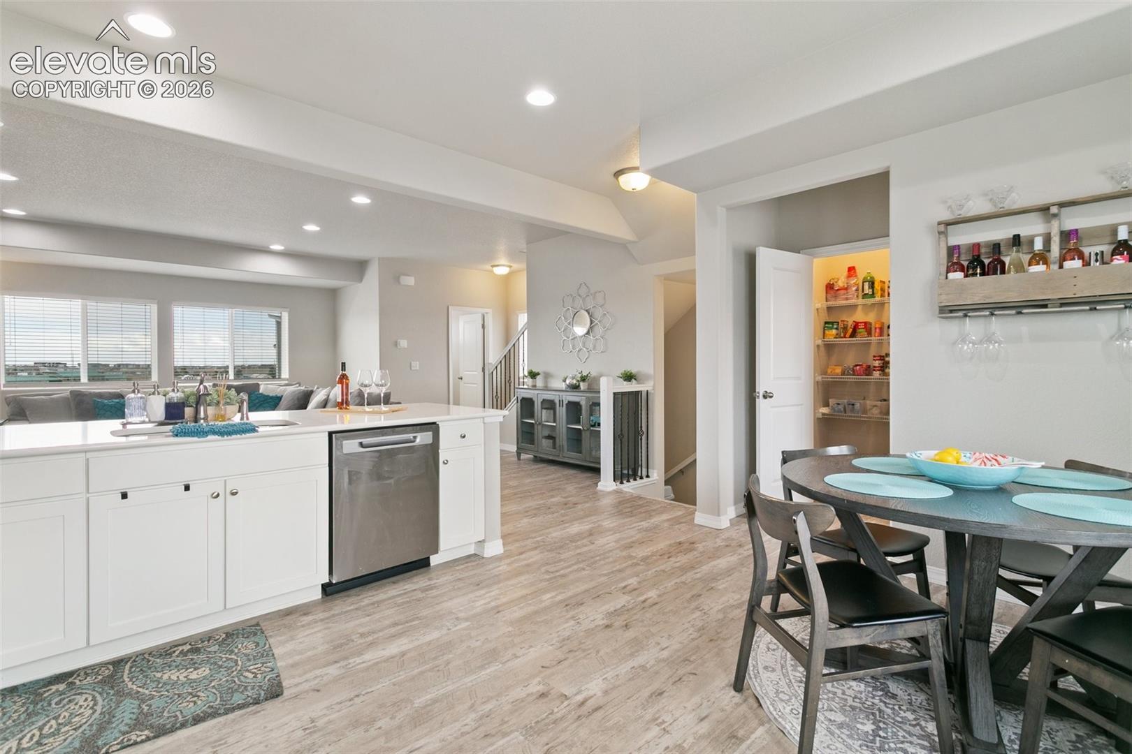 7427 Gorgeted Quail Grove