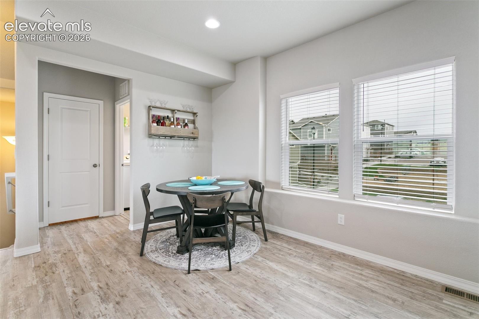 7427 Gorgeted Quail Grove