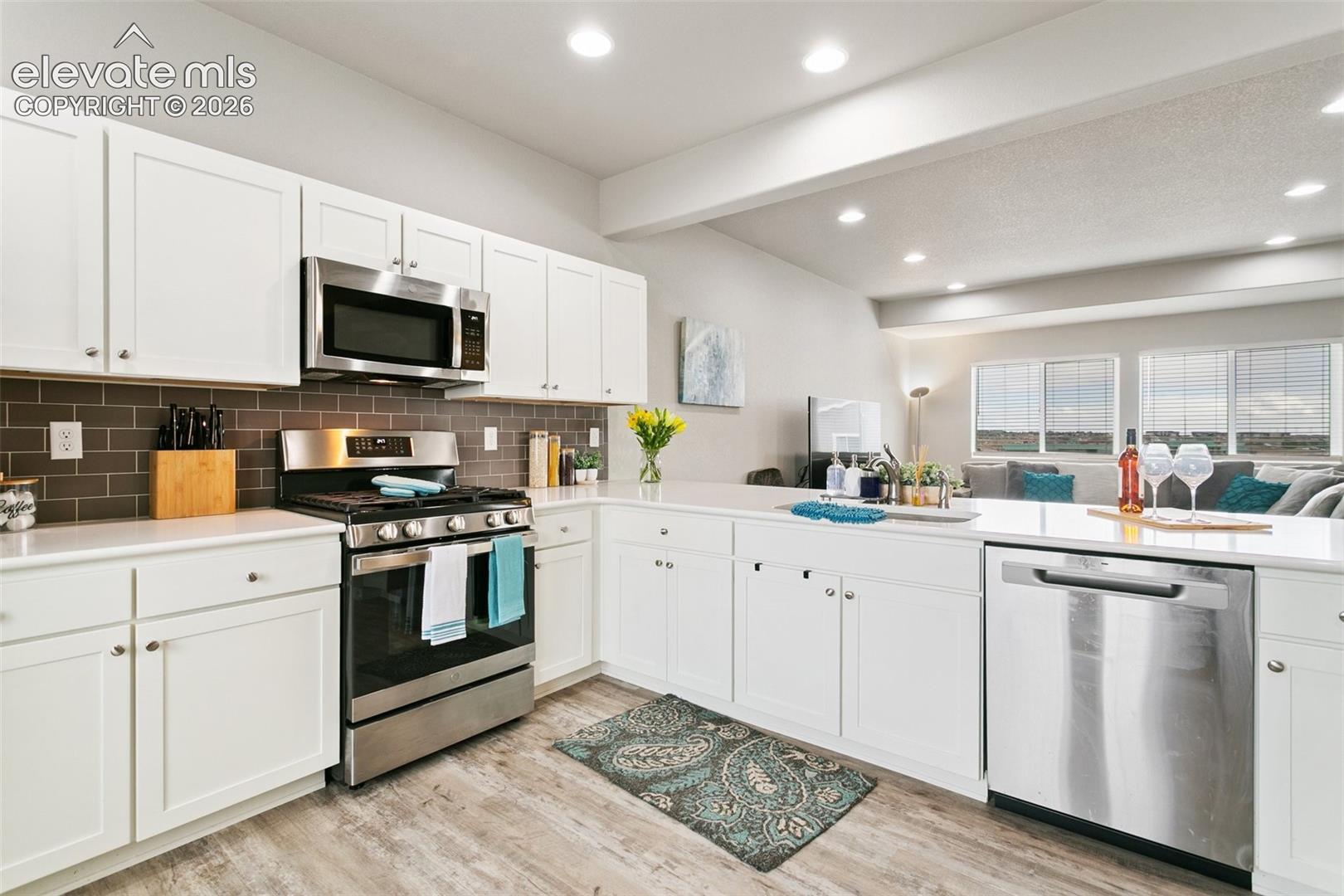 7427 Gorgeted Quail Grove
