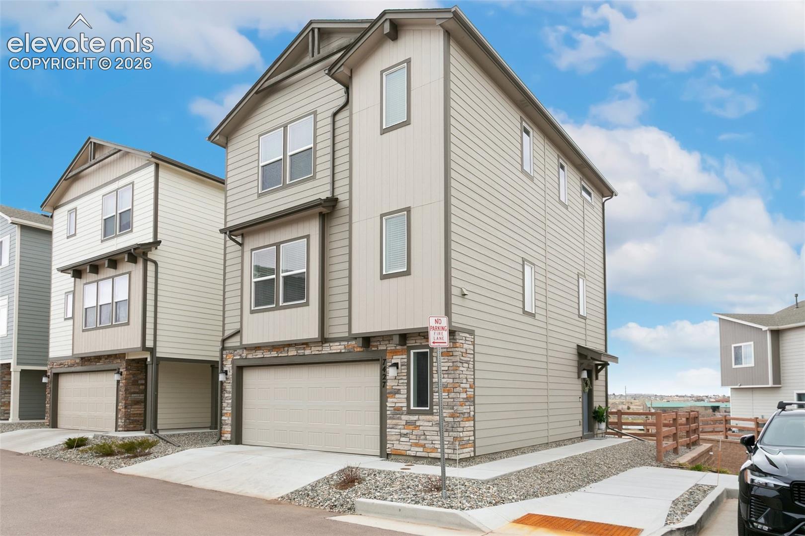 7427 Gorgeted Quail Grove