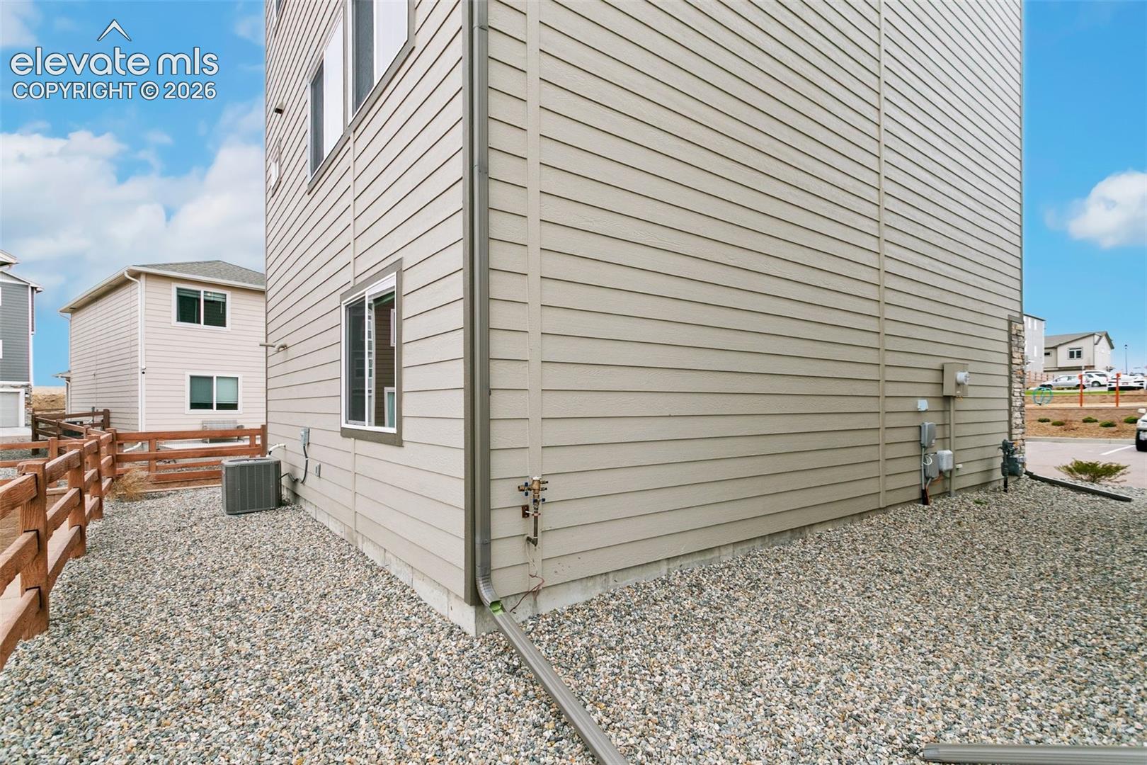 7427 Gorgeted Quail Grove