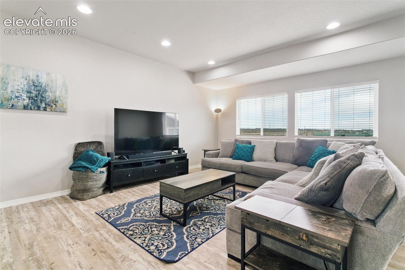 7427 Gorgeted Quail Grove
