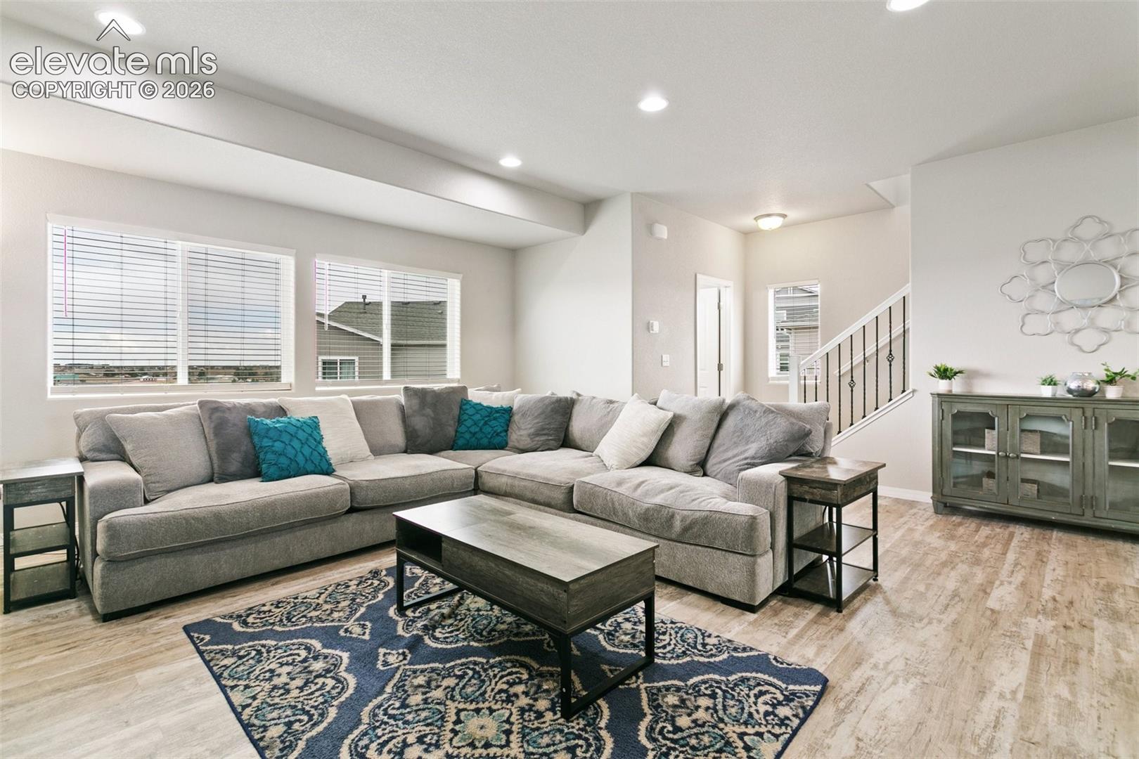 7427 Gorgeted Quail Grove