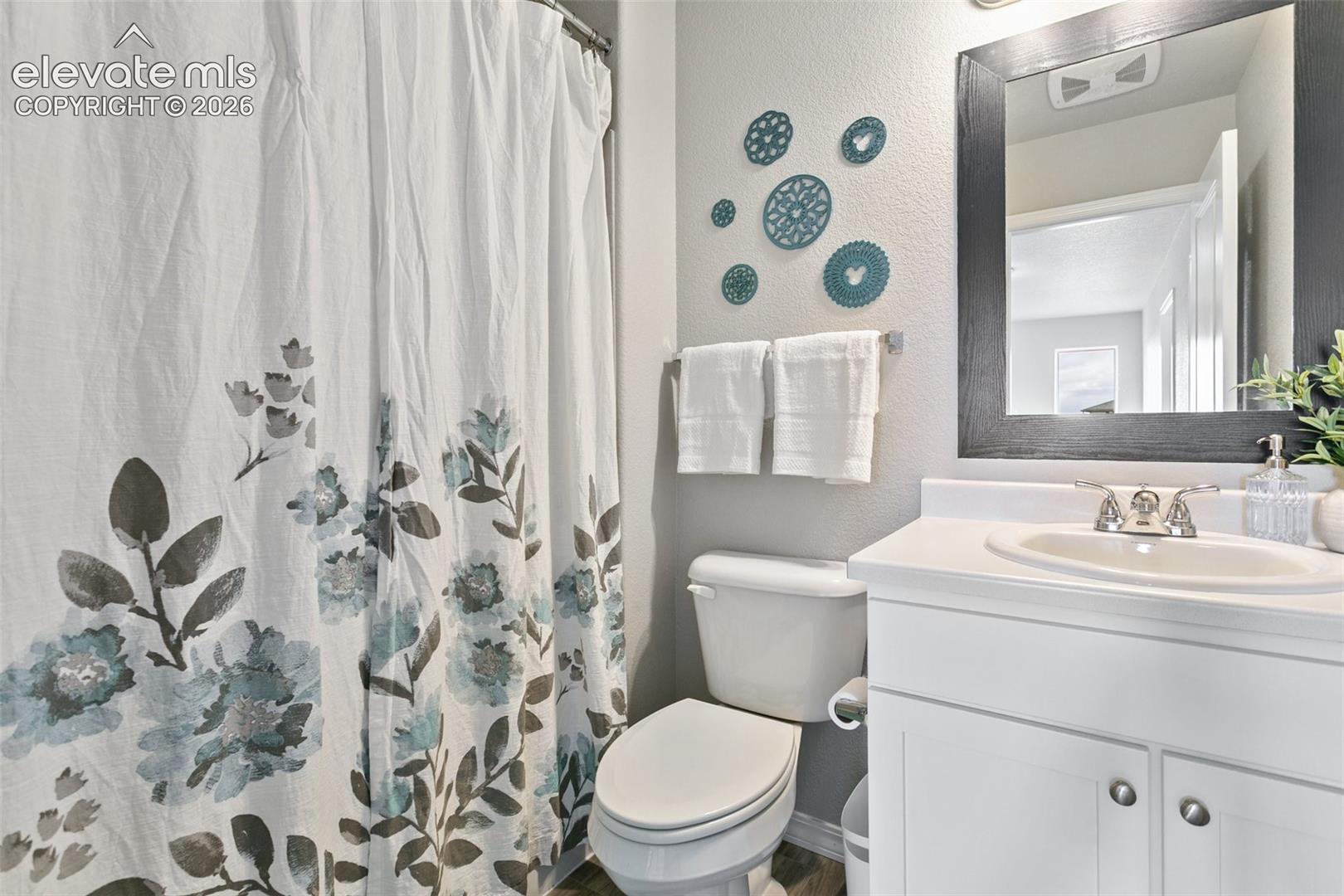 7427 Gorgeted Quail Grove