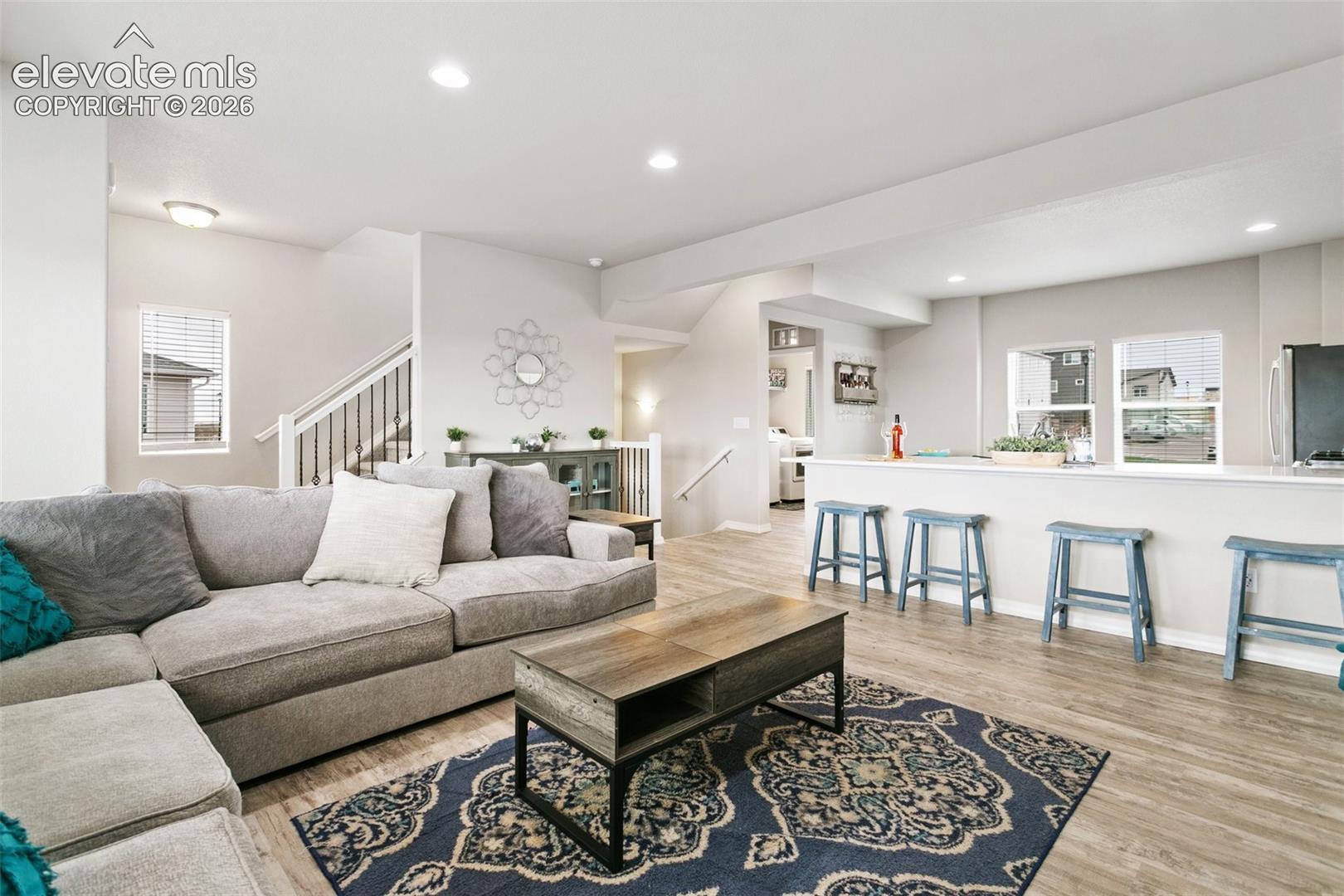 7427 Gorgeted Quail Grove