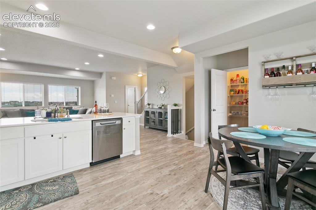 7427 Gorgeted Quail Grove