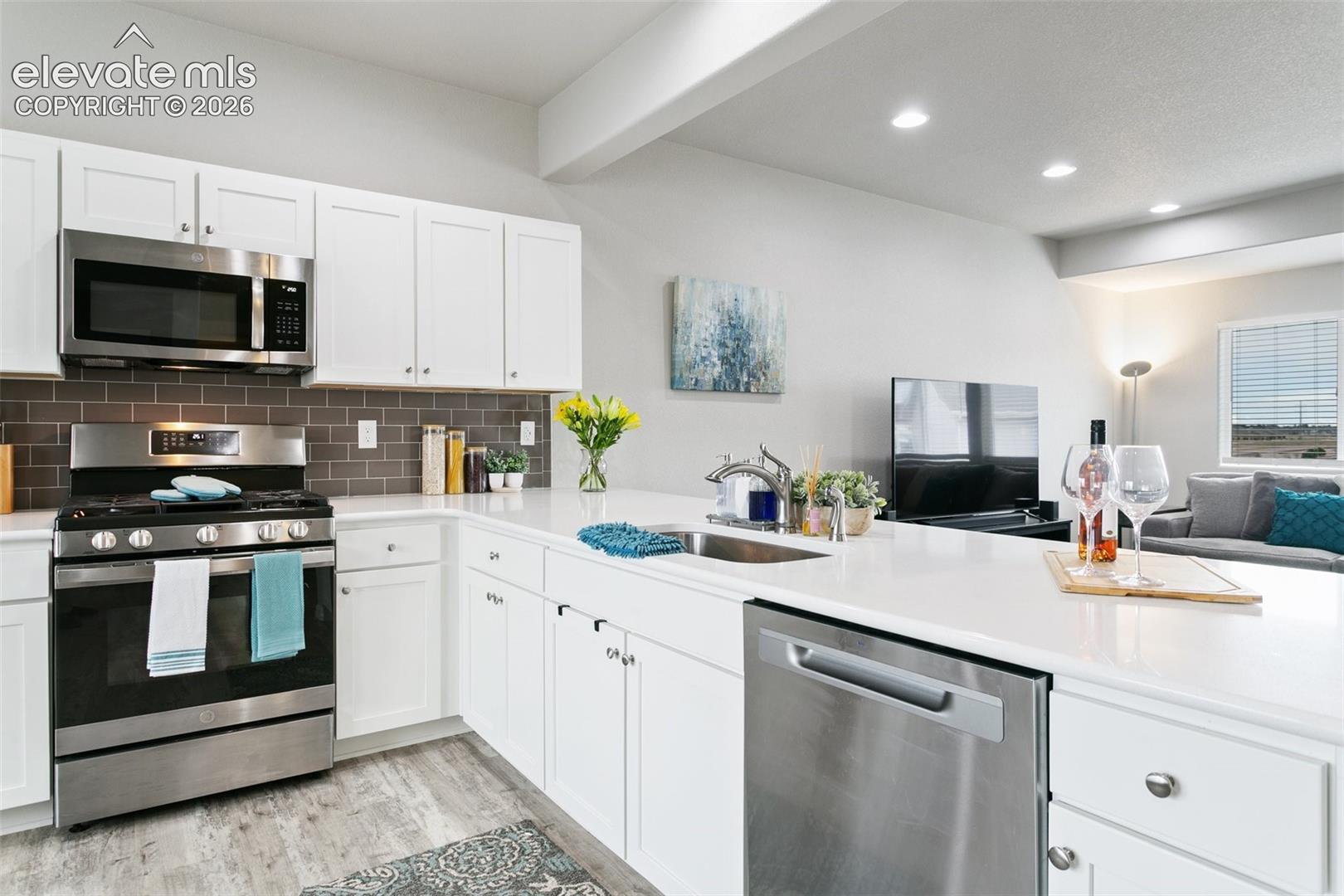 7427 Gorgeted Quail Grove