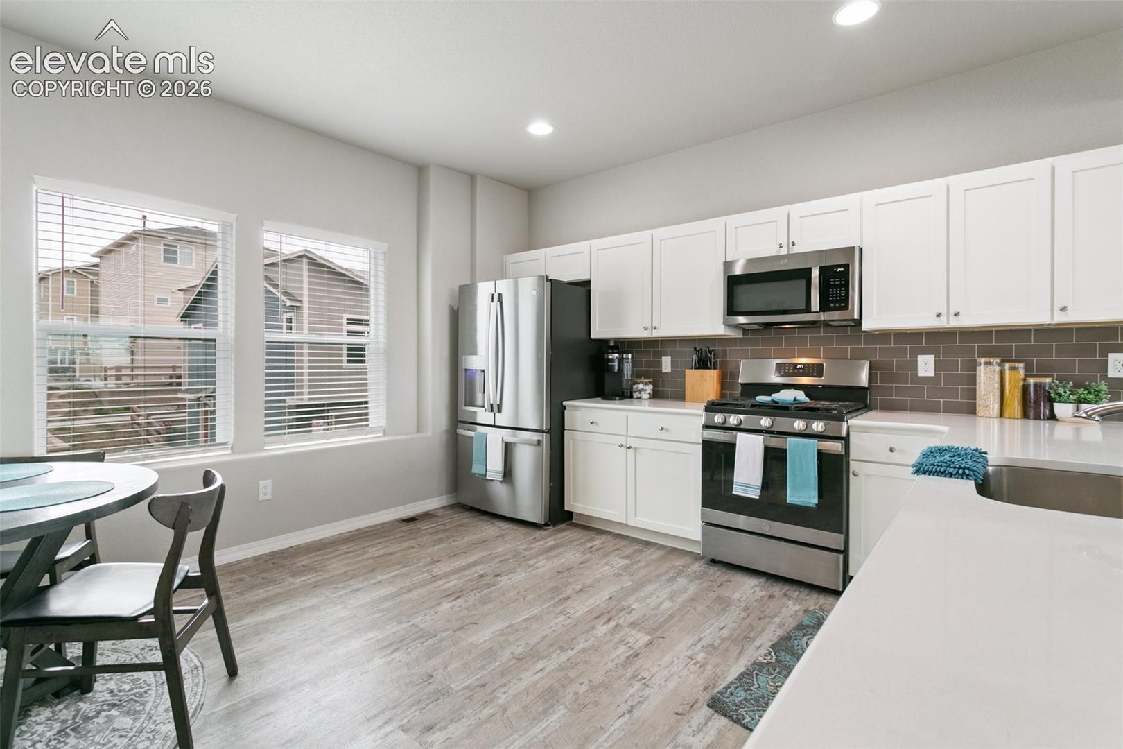 7427 Gorgeted Quail Grove