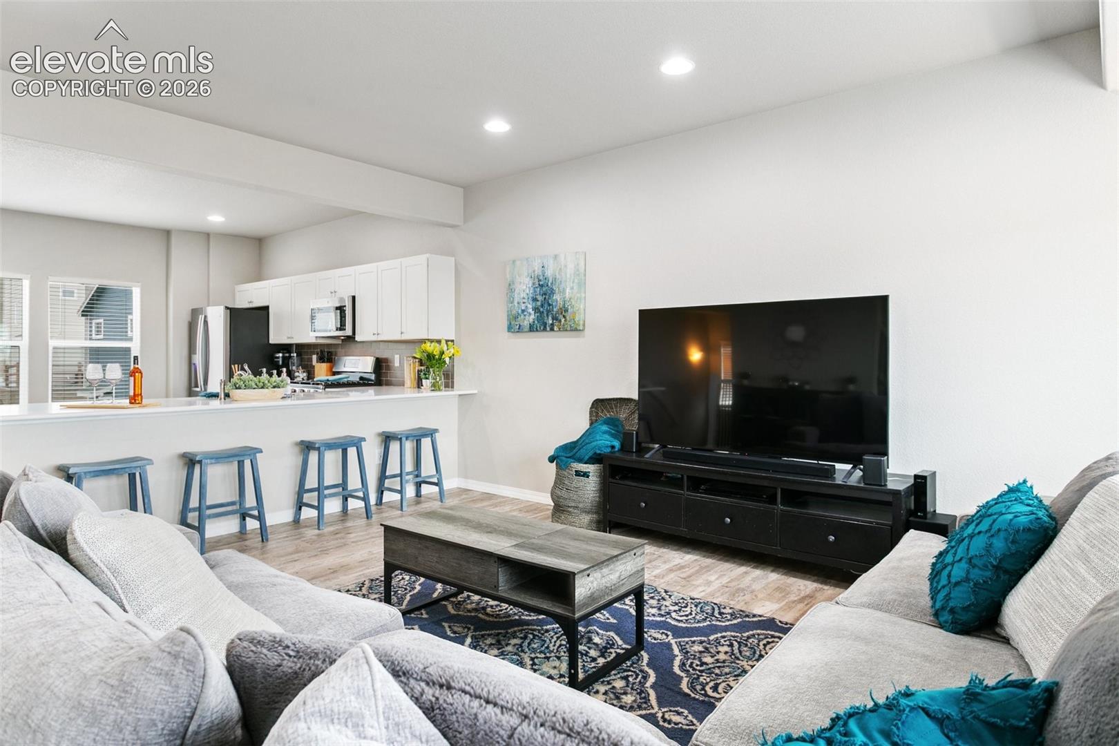 7427 Gorgeted Quail Grove