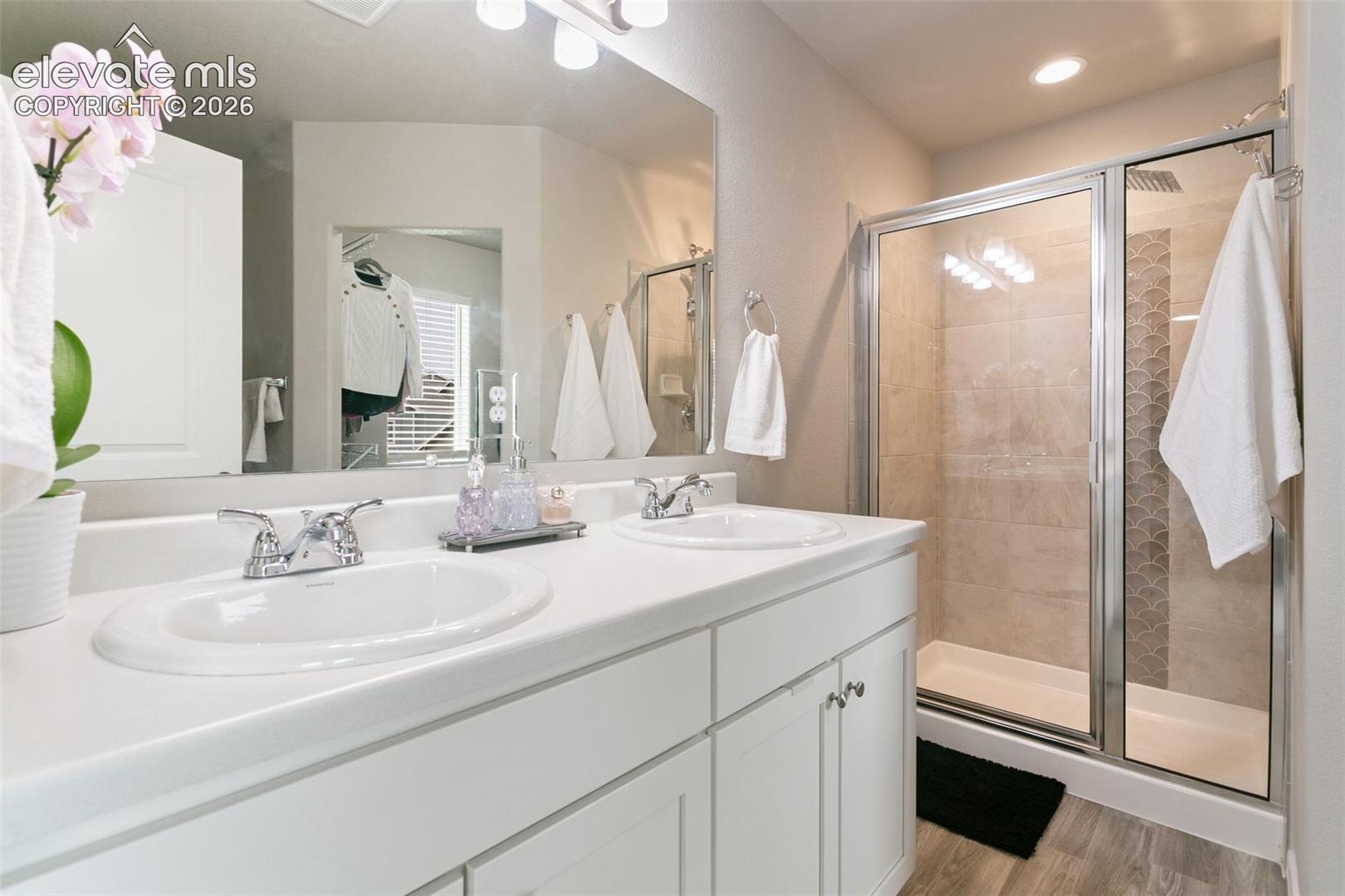 7427 Gorgeted Quail Grove