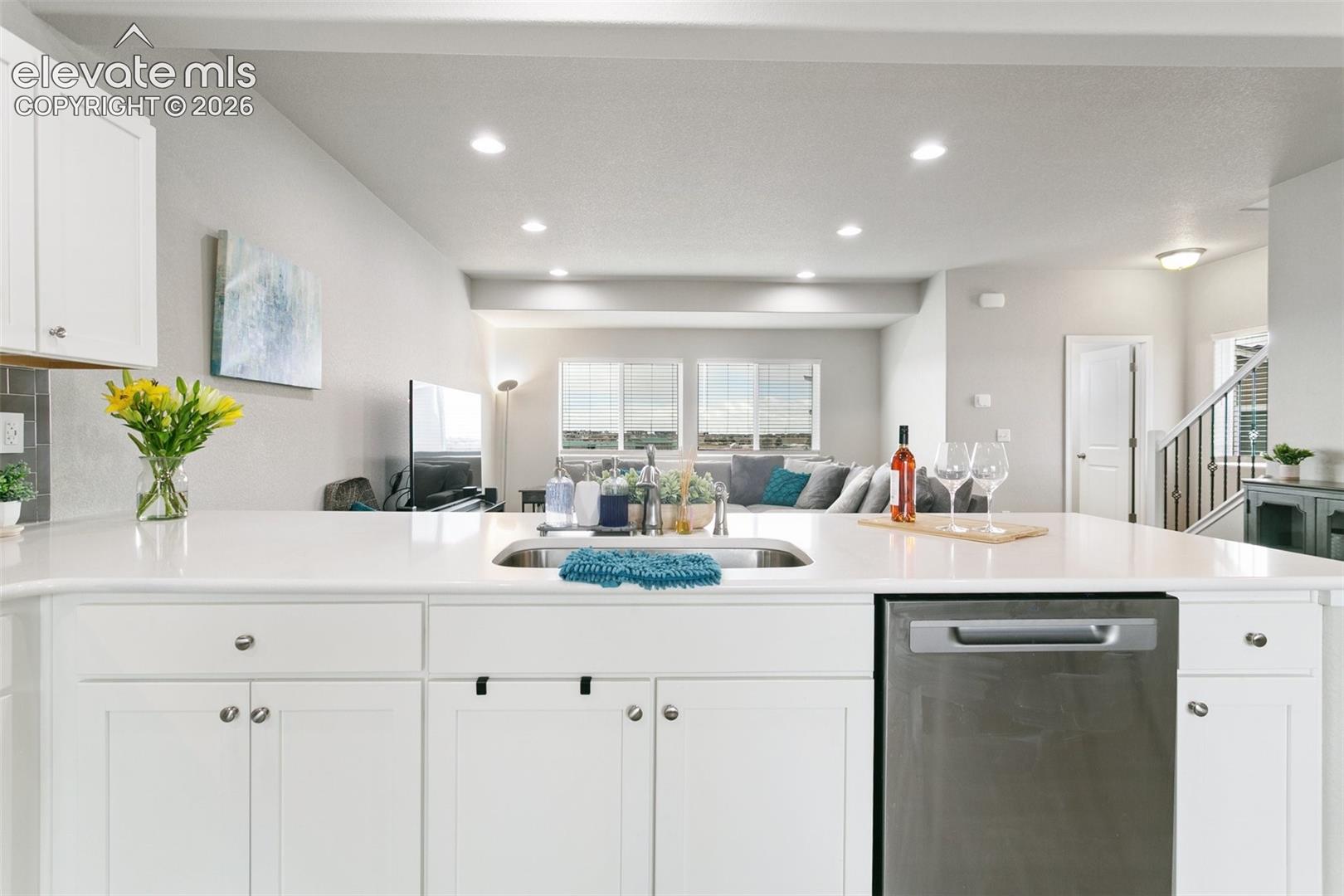 7427 Gorgeted Quail Grove