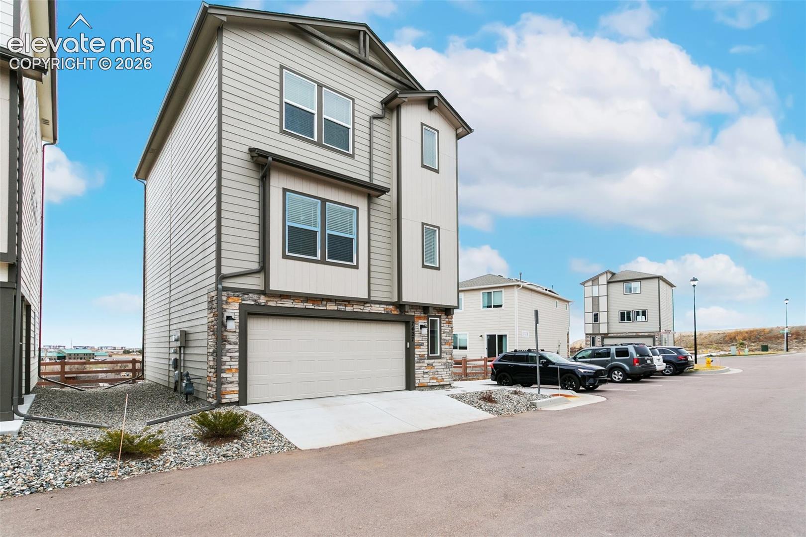 7427 Gorgeted Quail Grove