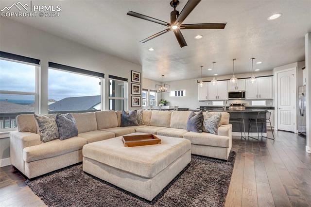 11595 Spectacular Bid Circle