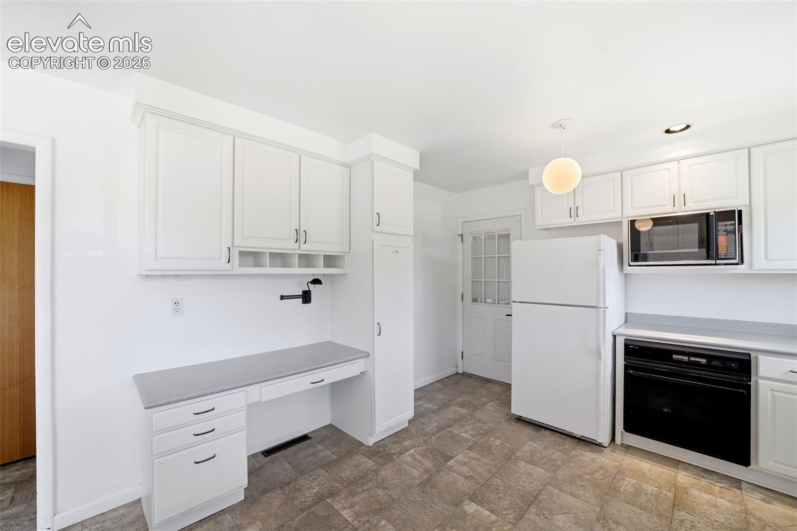 1002 Jupiter Lane