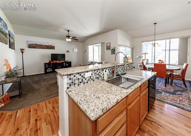 6829 Red Cardinal Loop