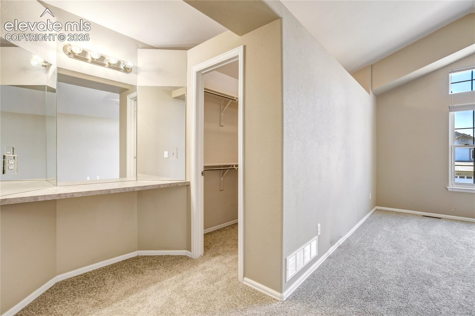 564 Fox Run Circle