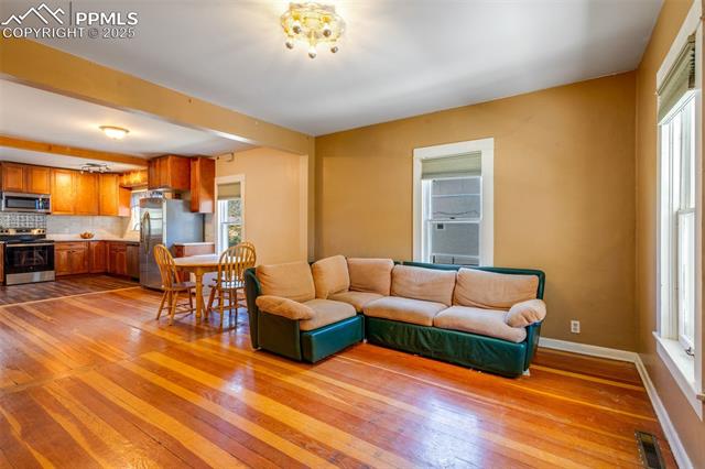808 W 5th Street