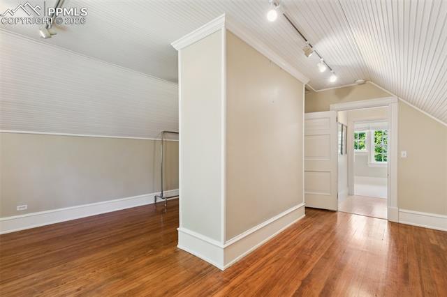 9 Broadmoor Avenue