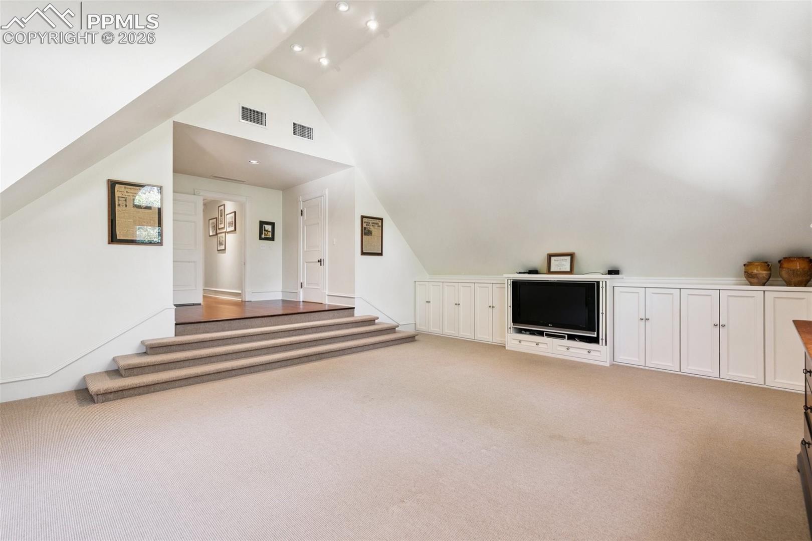 9 Broadmoor Avenue