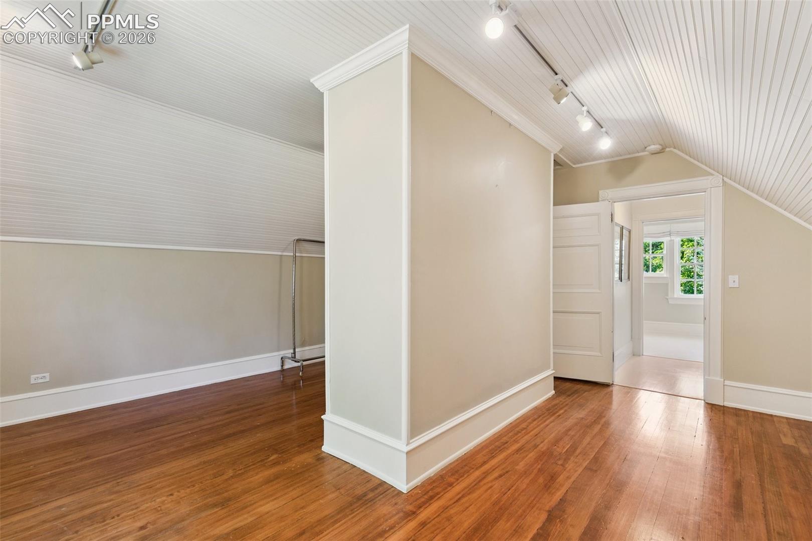 9 Broadmoor Avenue