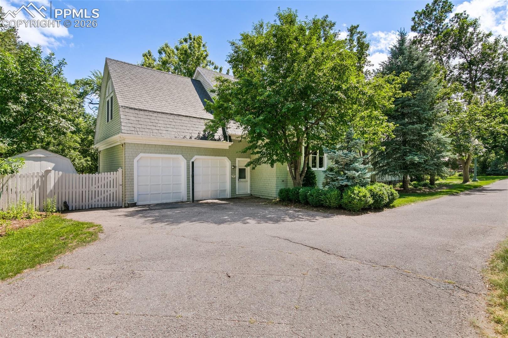 9 Broadmoor Avenue