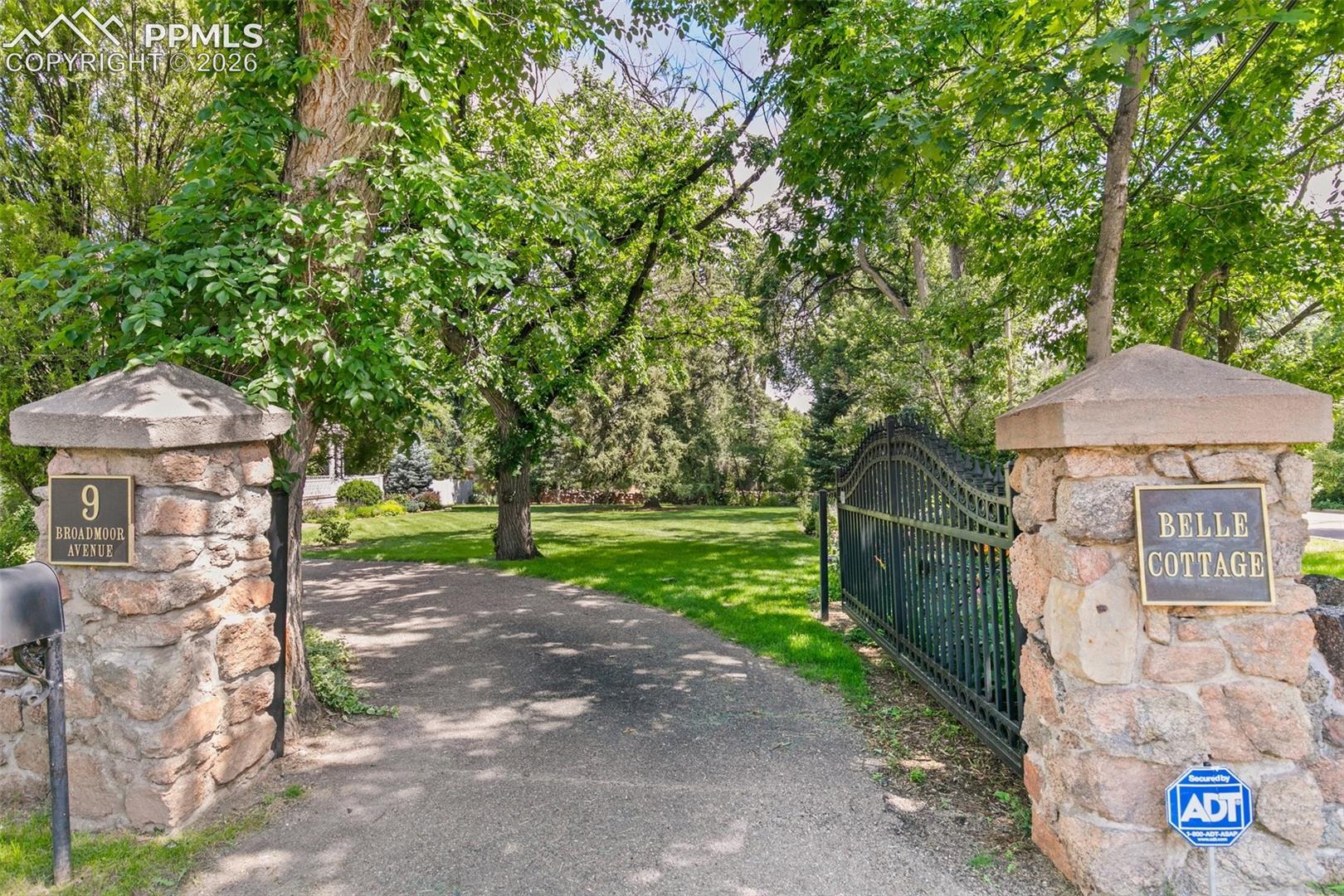 9 Broadmoor Avenue