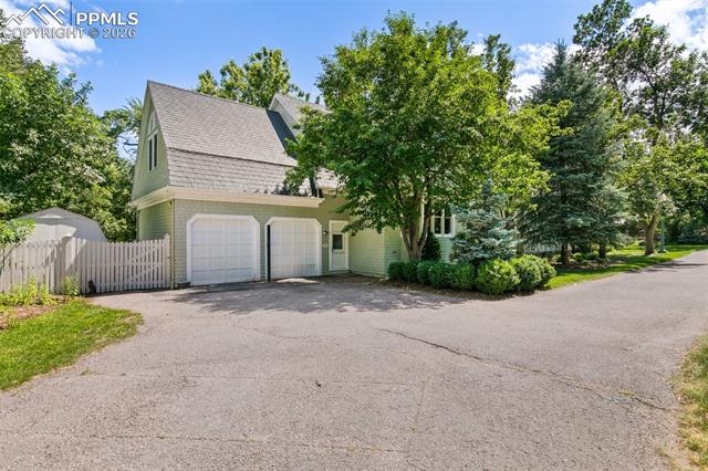 9 Broadmoor Avenue