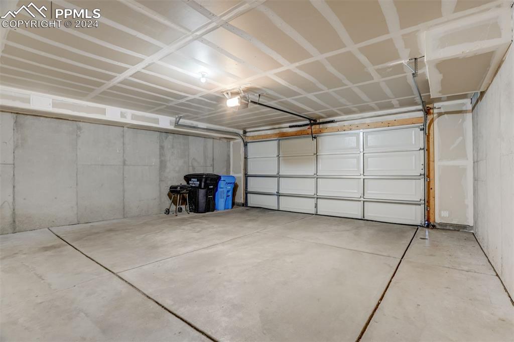 3323 Gladstone Creek Point
