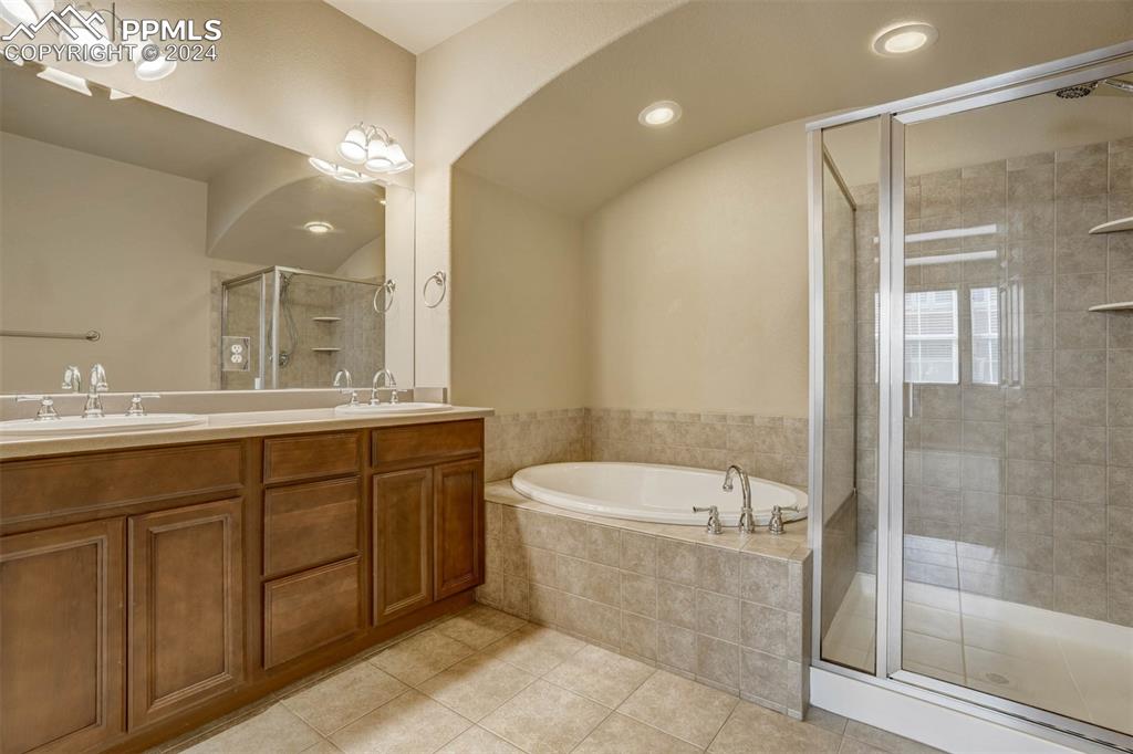 3323 Gladstone Creek Point