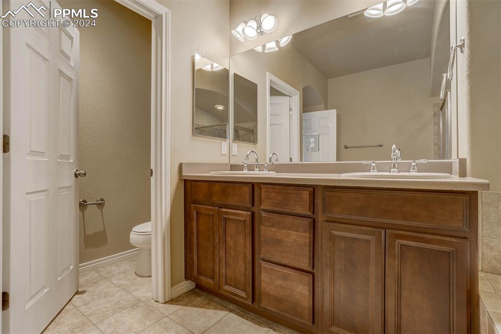 3323 Gladstone Creek Point