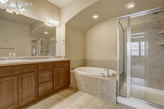 3323 Gladstone Creek Point