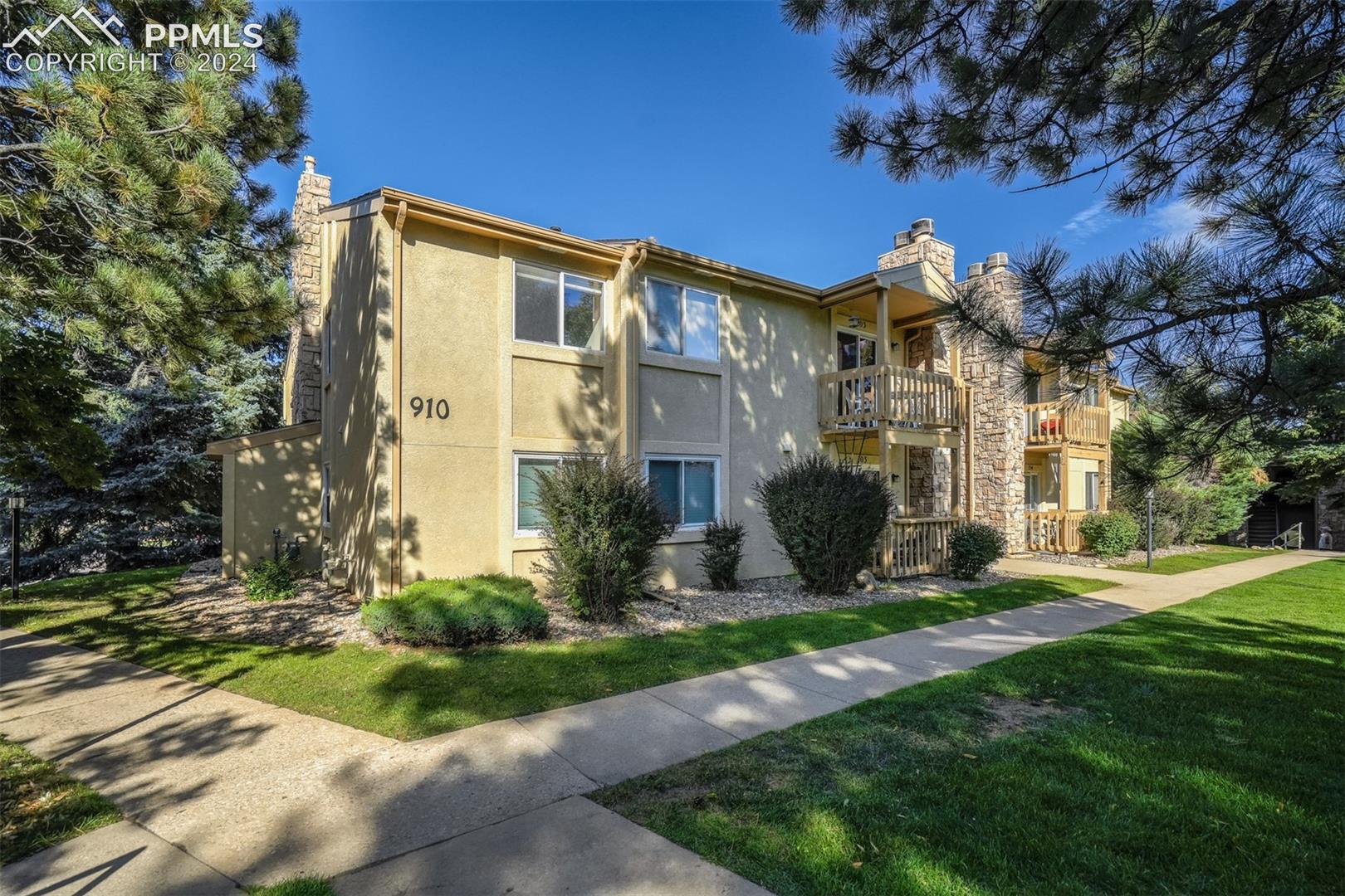 910 Tenderfoot Hill Road Apt 102